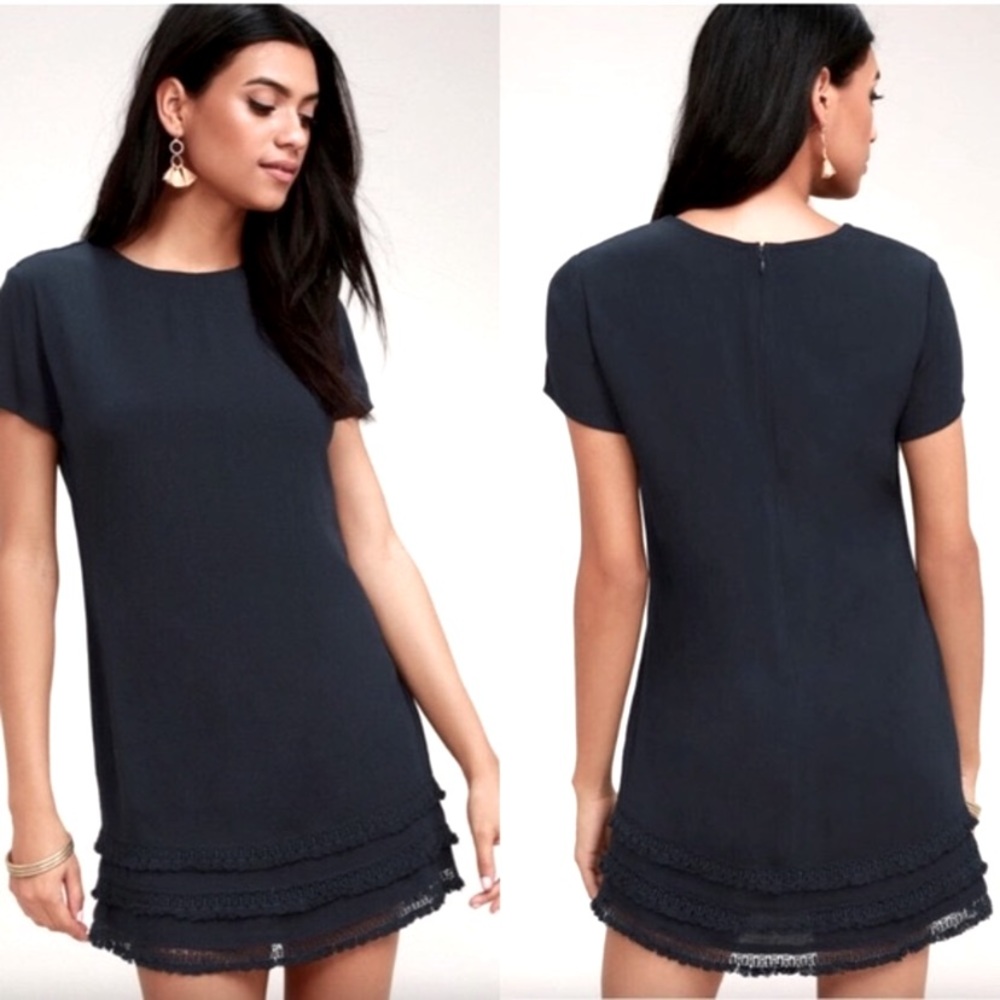 . Lulu’s comfy shift dress with hem accent size Small!